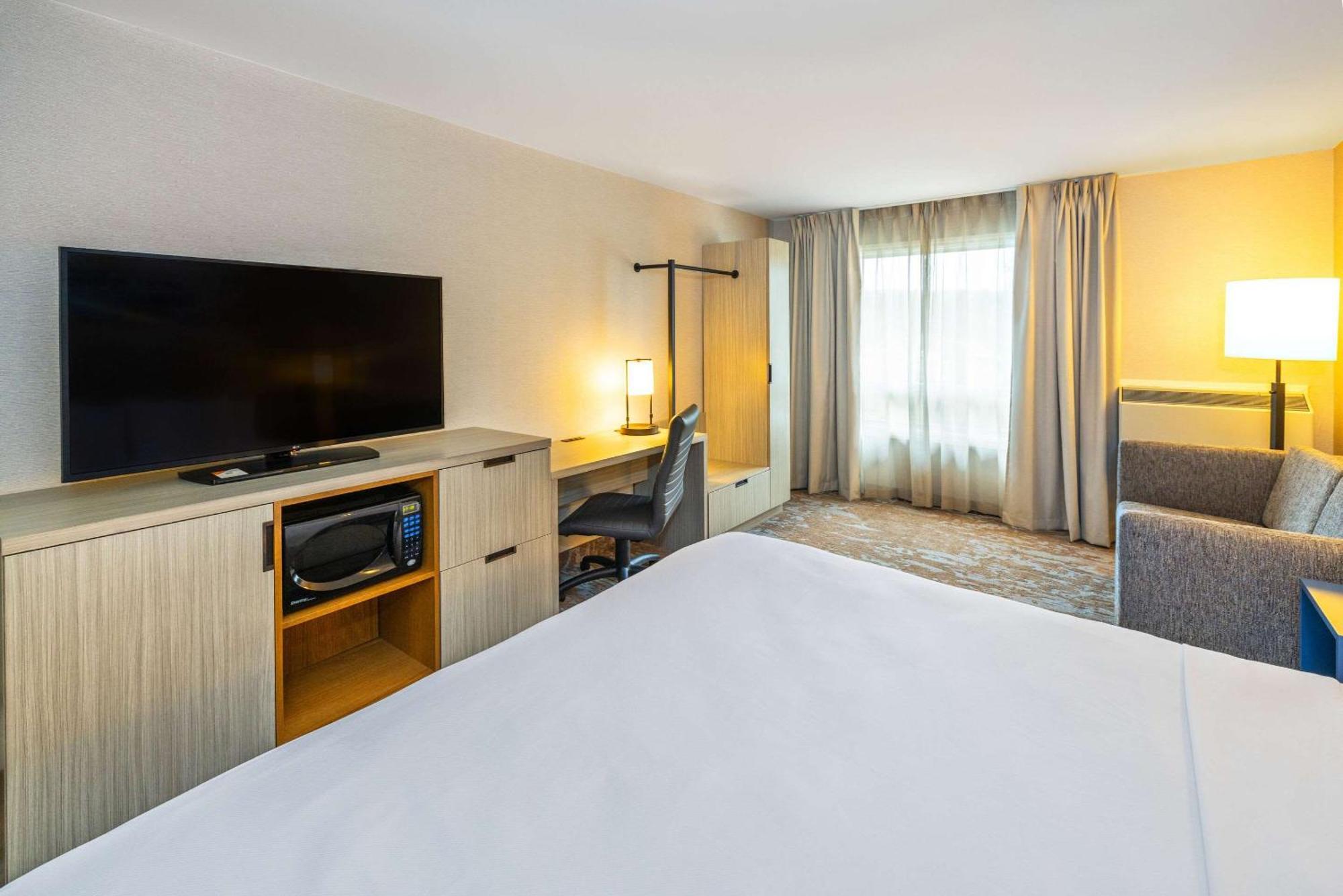 Comfort Inn Парри-Саунд Экстерьер фото