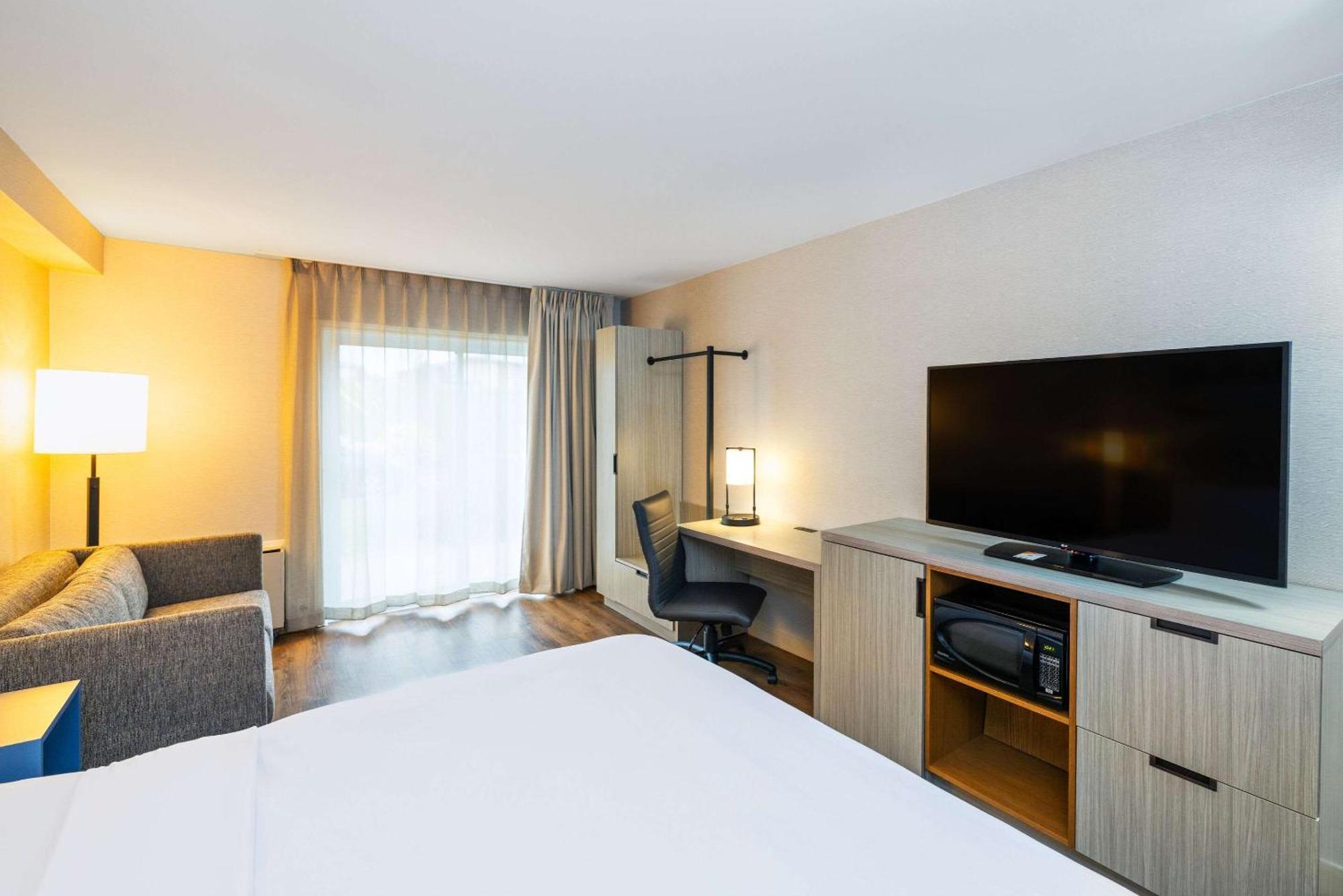 Comfort Inn Парри-Саунд Экстерьер фото