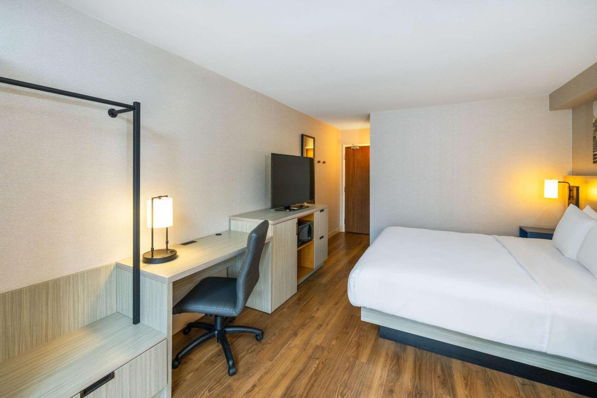 Comfort Inn Парри-Саунд Экстерьер фото